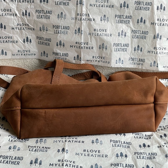 Portland Leather Classic Medium Crossbody COCOA 🦄 - Picture 5 of 6